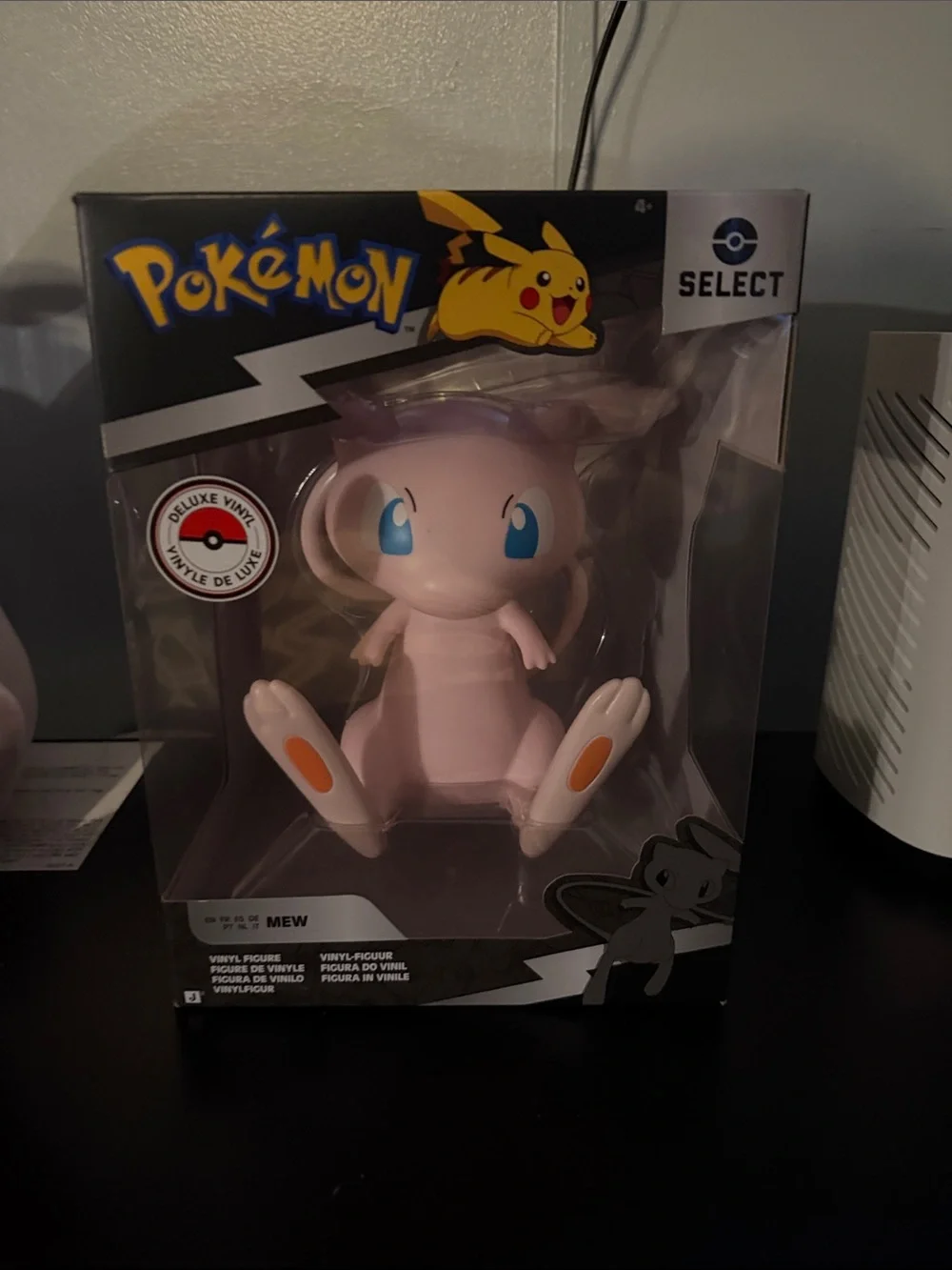 Mew Deluxe Vinyl Figure - Pink
